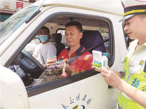 清凉送到方向盘旁——县交通运输综合行政执法支队开展“关爱驾驶员，夏日送清凉”活动